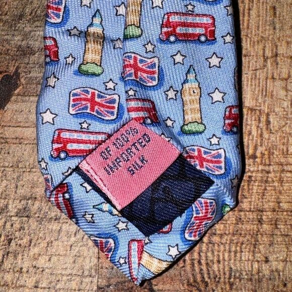 Vineyard Vines England Double Decker Bus Big Ben London Mens tie - Picture 7 of 11
